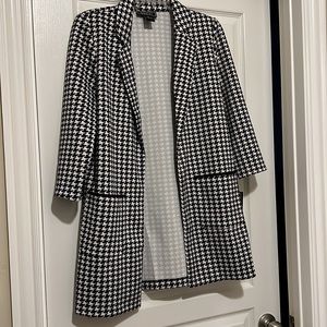 Elegant Houndstooth Blazer in Black and White
